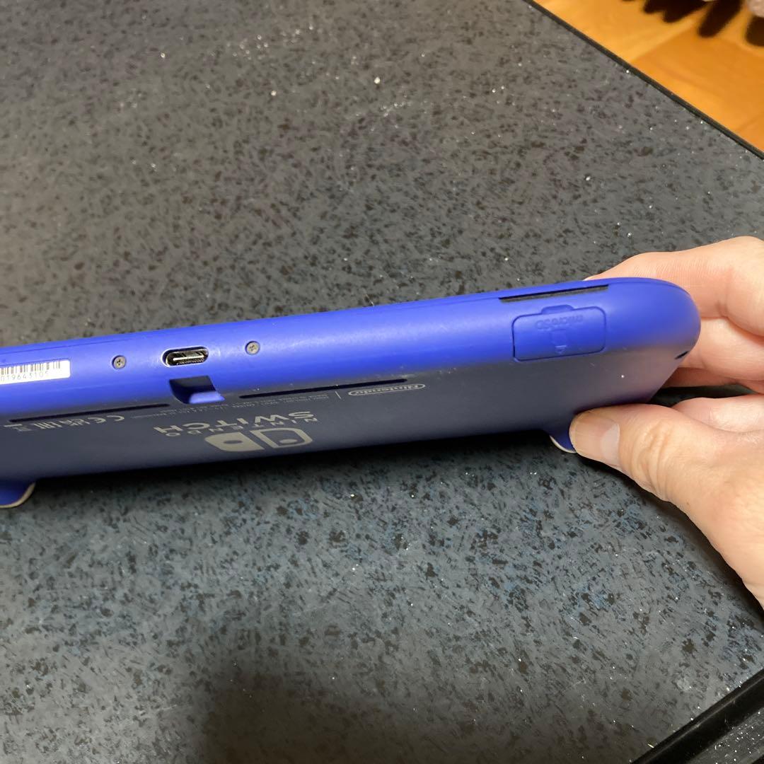 NintendoSwitchライト　ブルーとマリオカート8デラックスセット