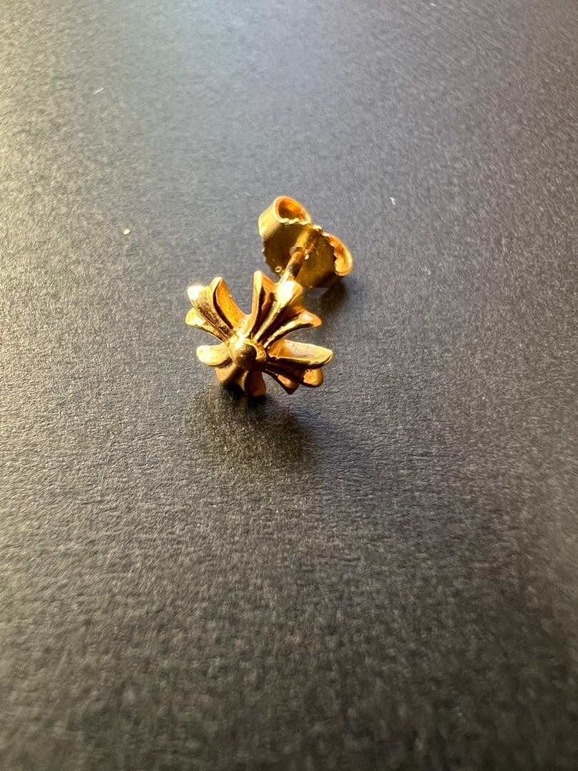 クロムハーツ　CH プラス　スタッドピアス　K22 CHE-020-K22