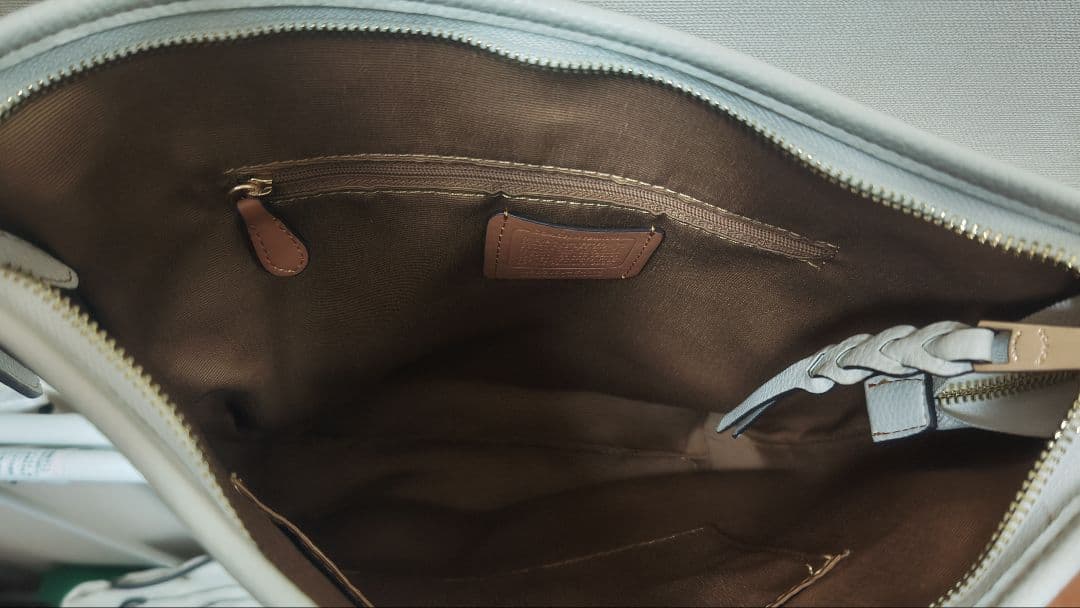 Coachスヌーピー パッチ付きショルダーバッグ