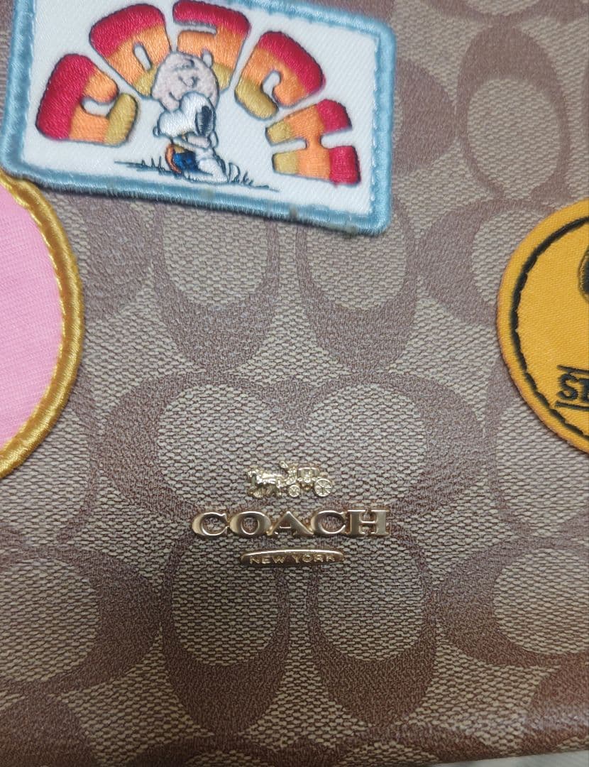 Coachスヌーピー パッチ付きショルダーバッグ