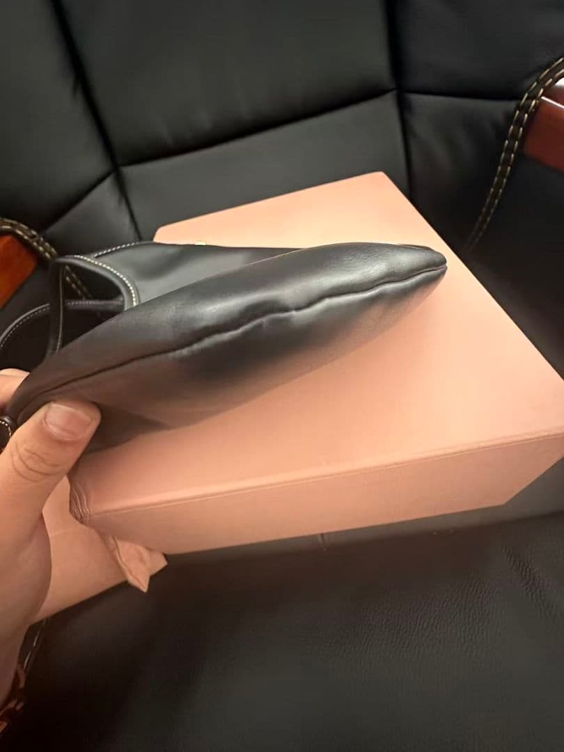 miu miu ブラックショルダーバッグ