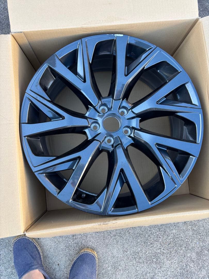 【NERO】エステート　1本のみ純正アルミホイール　キャップ無し21インチ