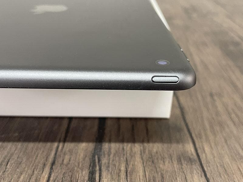 ⑧【美品】iPad Apple 第9世代　Wi-Fiモデル　64GB