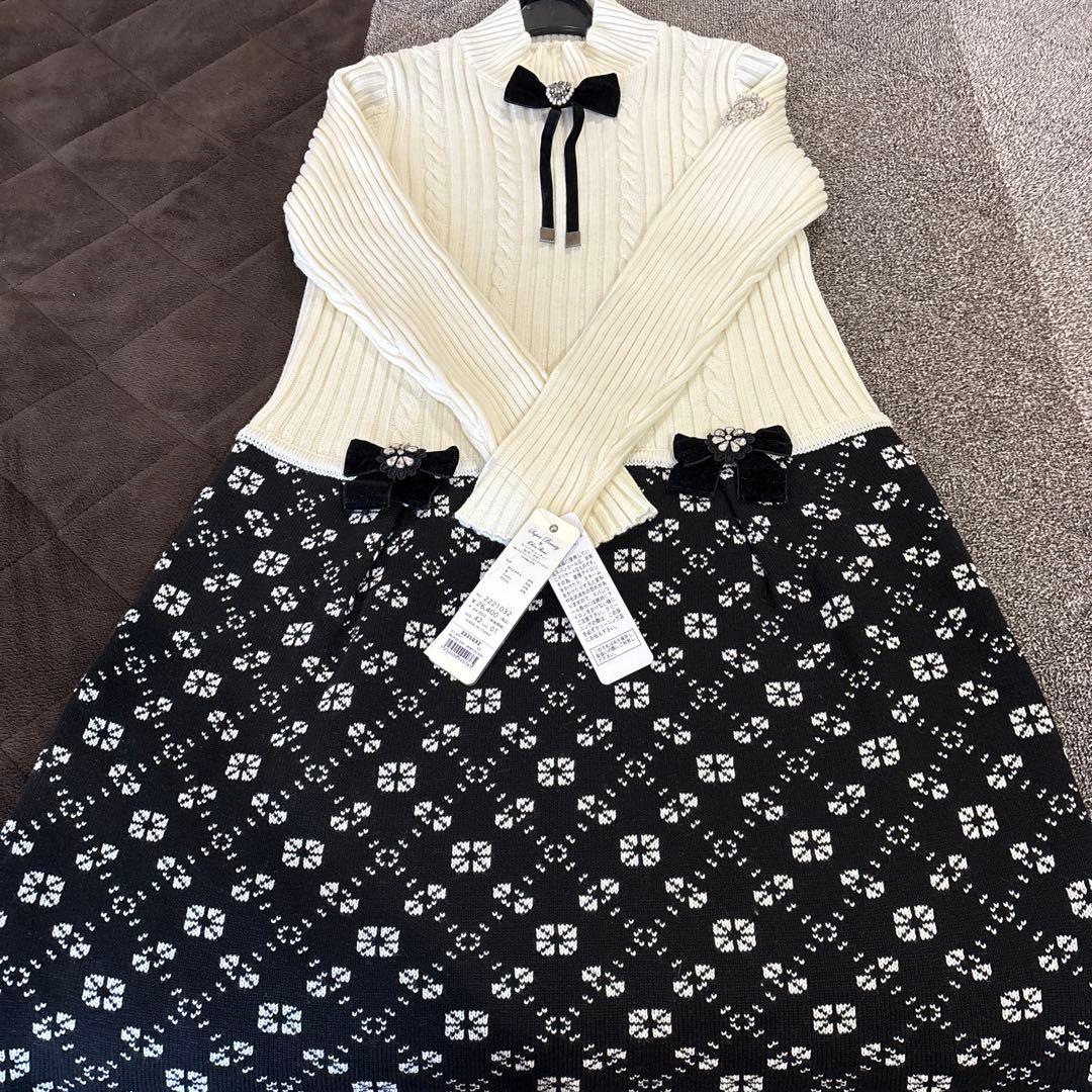 アイボリーリブセーターと花柄スカートセット