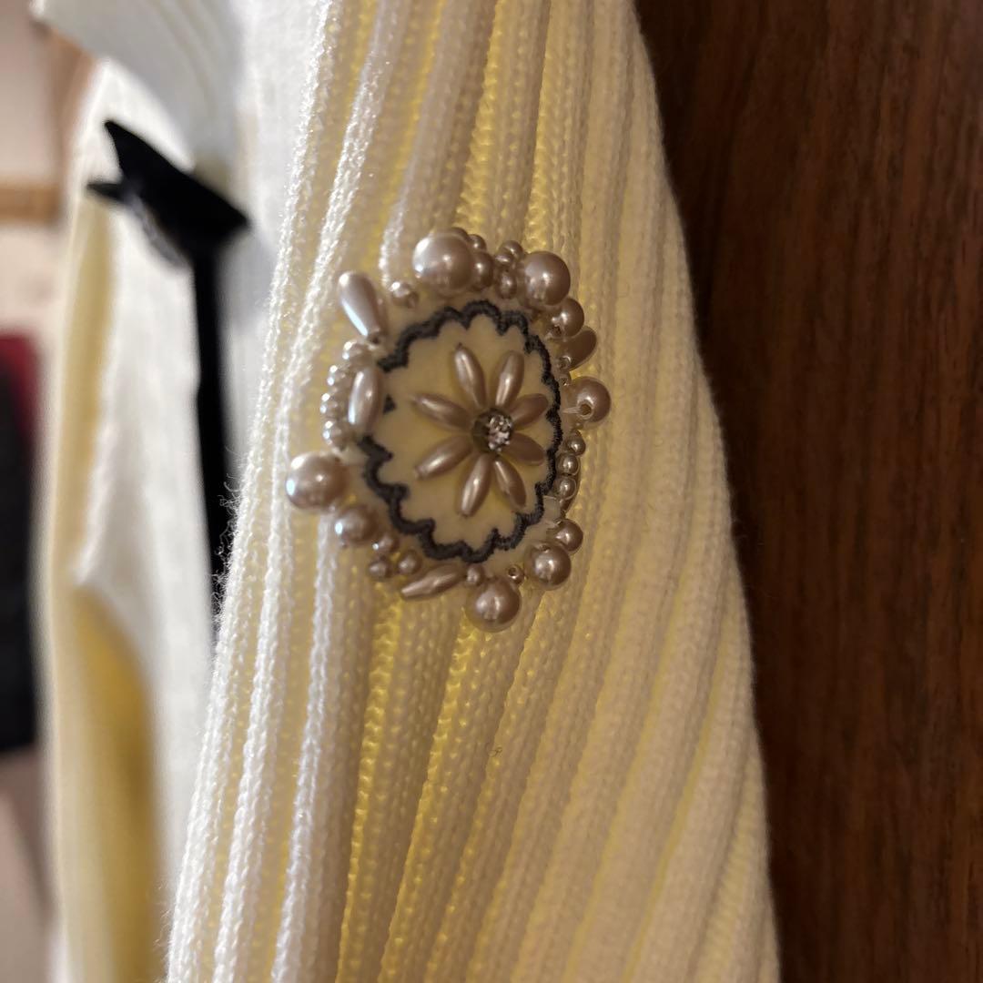 アイボリーリブセーターと花柄スカートセット