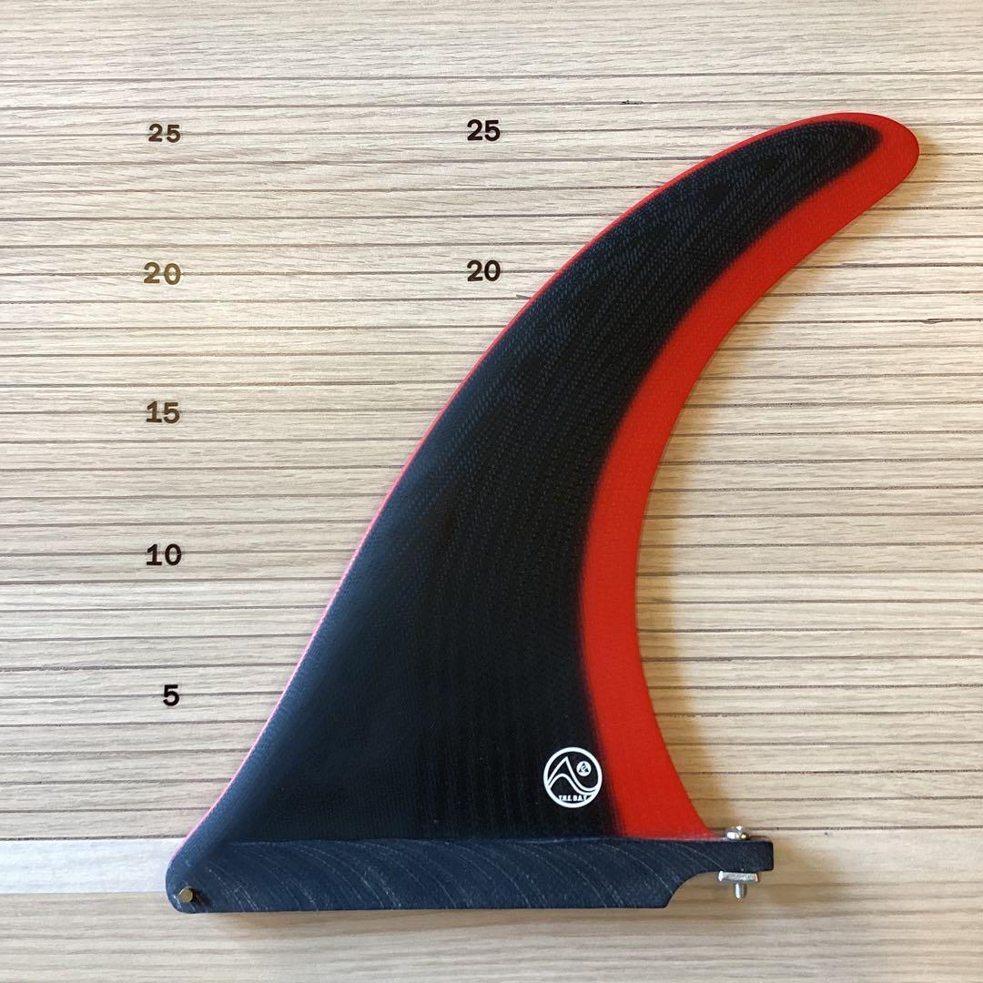 新品未使用シングルフィン10インチ　ブラック×レッド、 スクリュー付き
