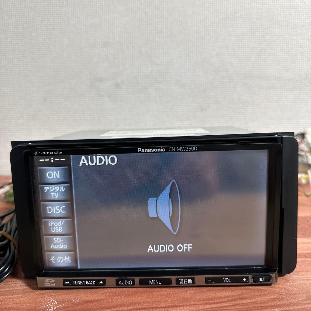 状態良好！【送料無料】パナソニック CN-MW250D カーナビ（フルクリップ）