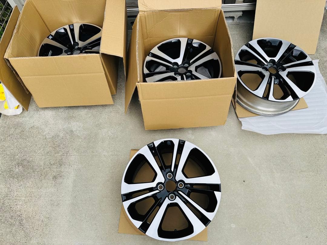 ライズ ロッキー 純正17インチホイール センターキャップなし