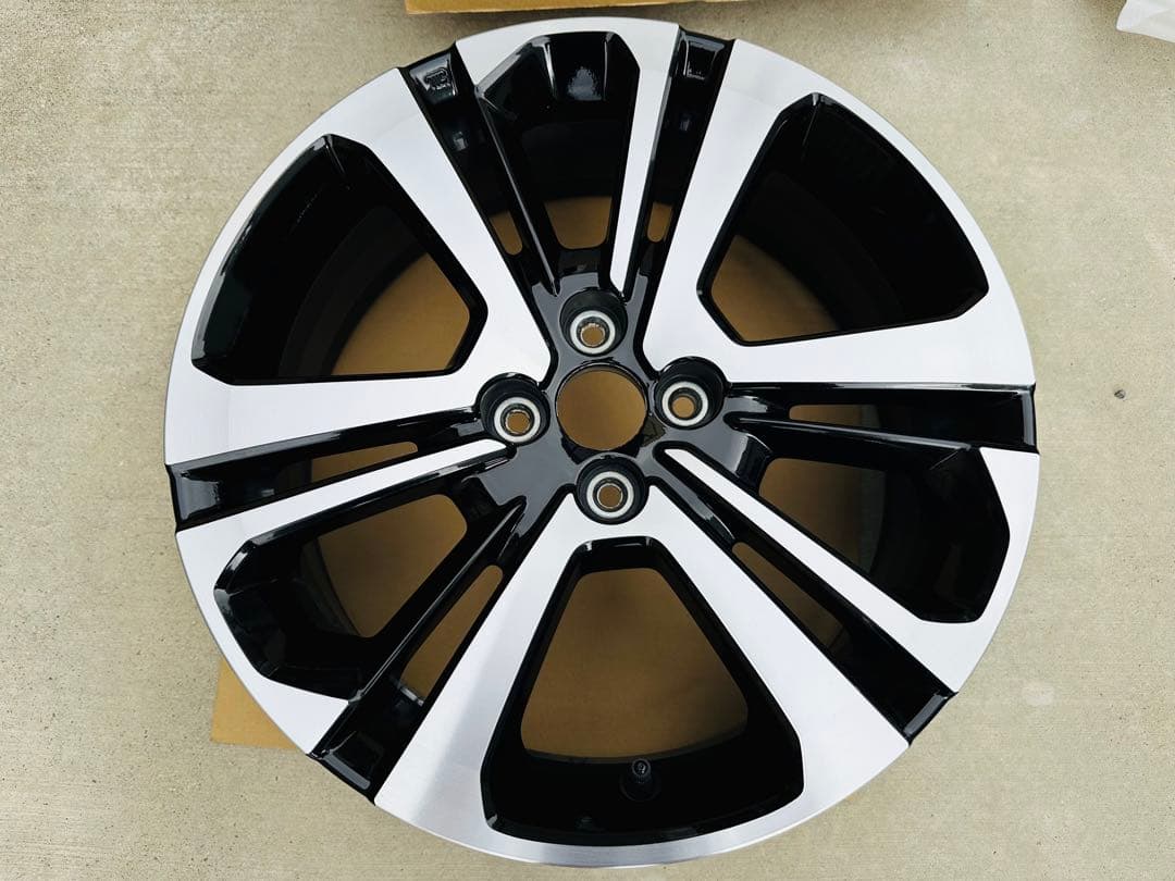 ライズ ロッキー 純正17インチホイール センターキャップなし