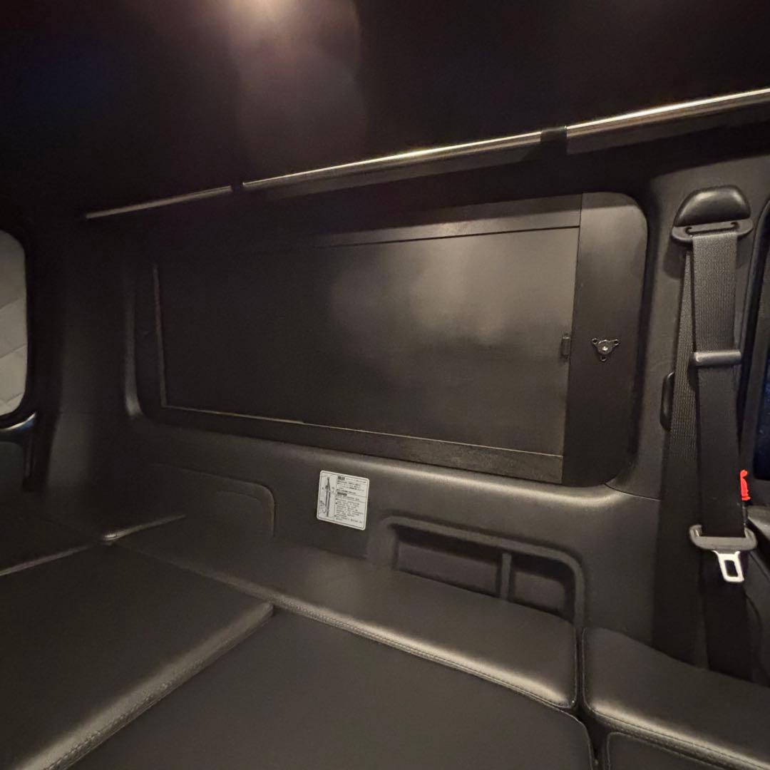 ハイエース 窓埋めパネル 開閉式 左右セット マットブラック 断熱シート加工