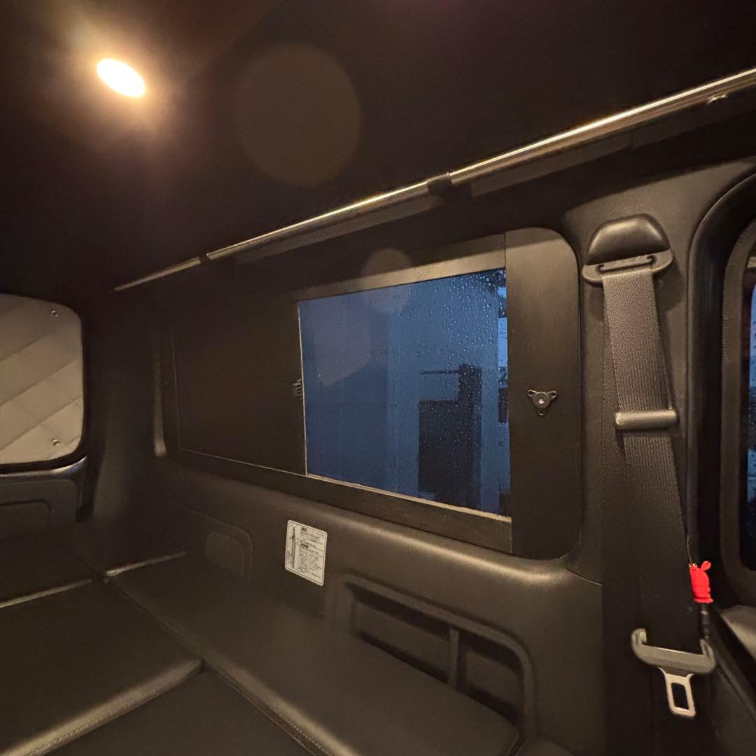 ハイエース 窓埋めパネル 開閉式 左右セット マットブラック 断熱シート加工