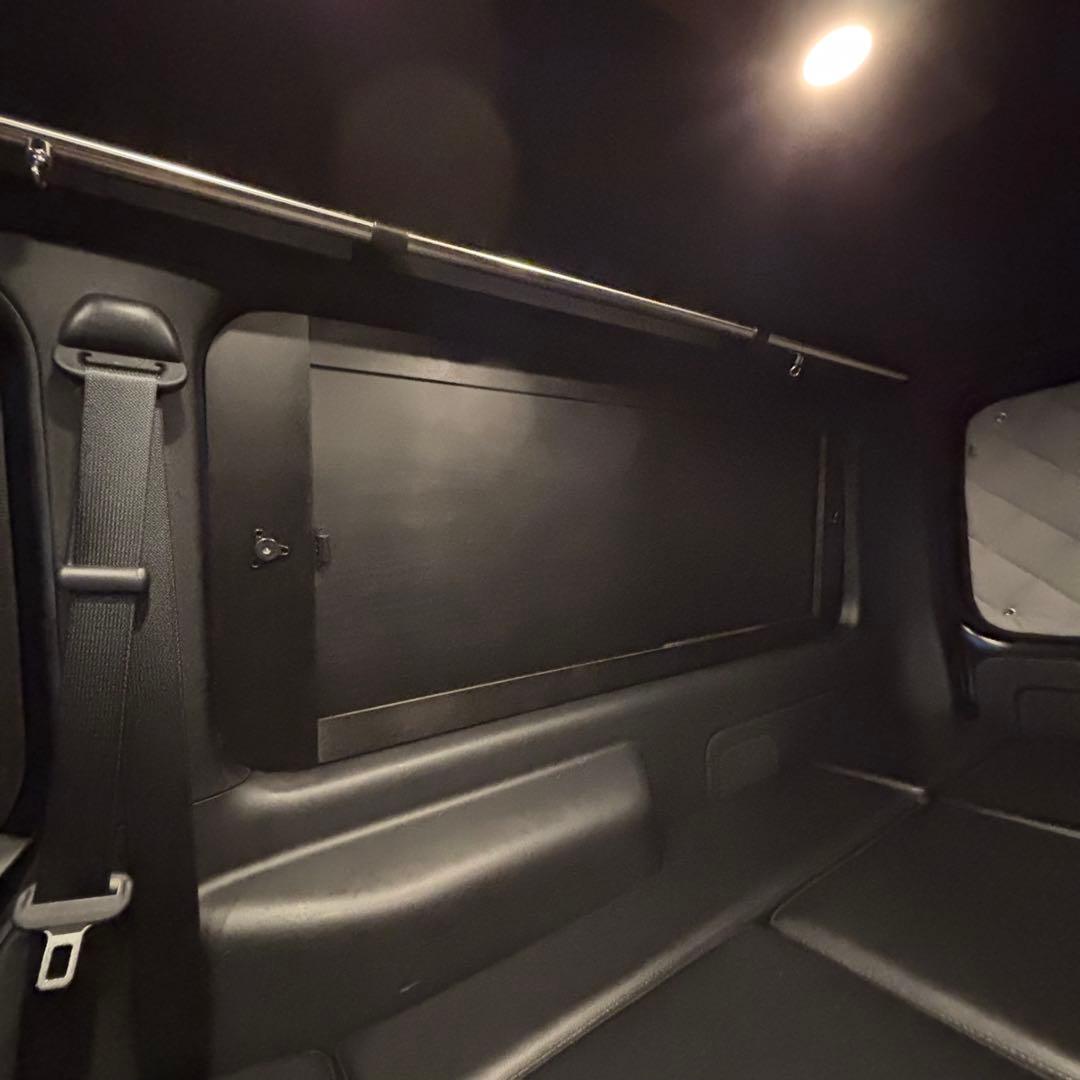 ハイエース 窓埋めパネル 開閉式 左右セット マットブラック 断熱シート加工