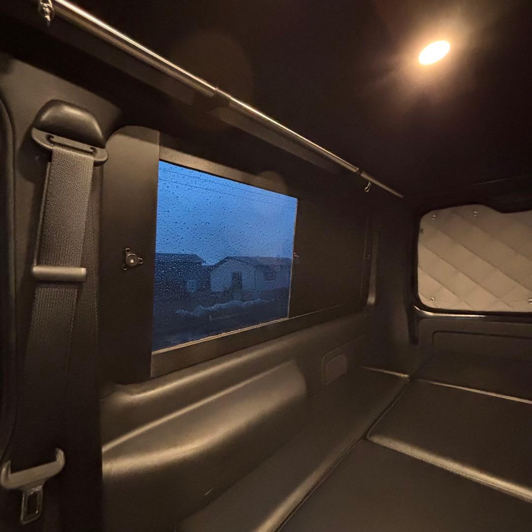 ハイエース 窓埋めパネル 開閉式 左右セット マットブラック 断熱シート加工