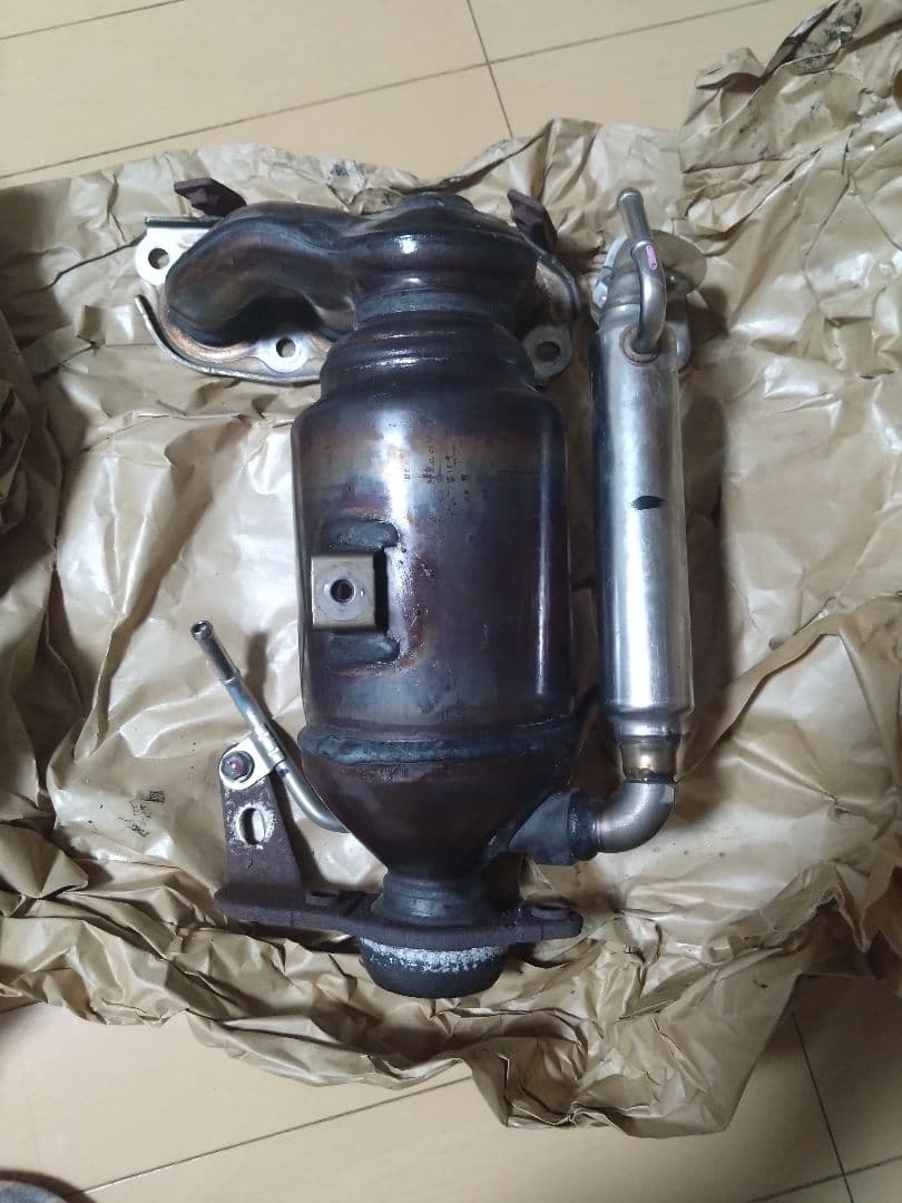 【低走行】ダイハツ KF 触媒 エキマニ キャタライザー