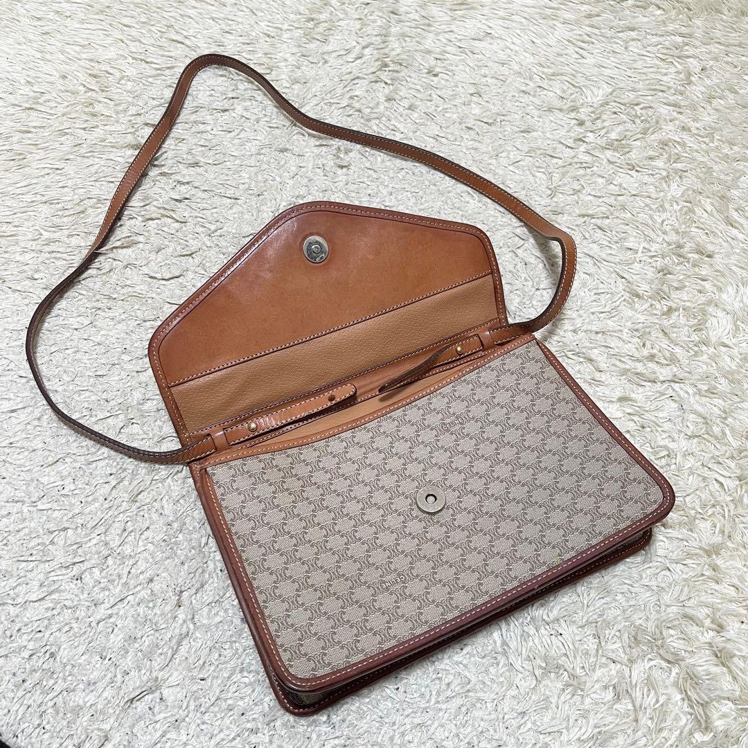 【良品】セリーヌ　ショルダーバッグ　レザー　PVC ロゴ金具　トリオンフ