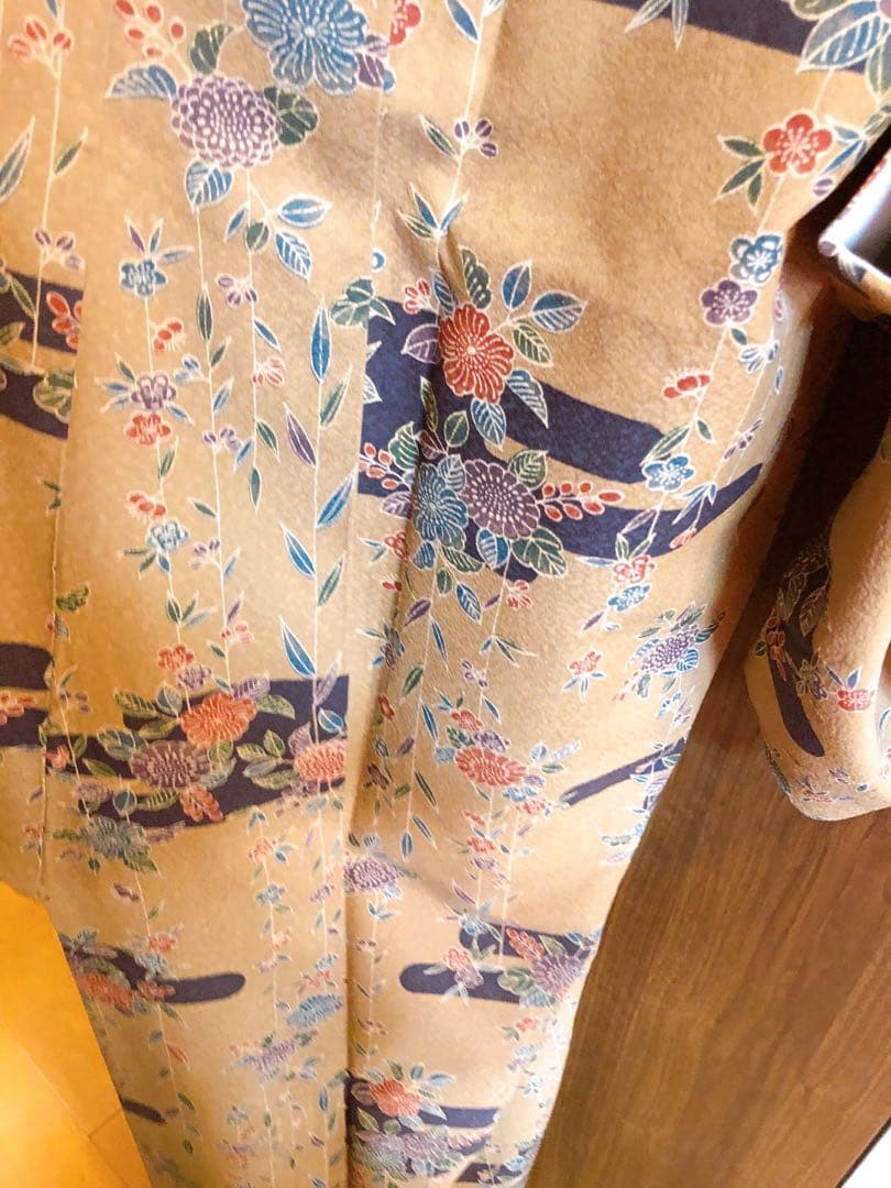 大衆演劇　役者　渋い着物　超キングサイズ正絹に見える洗える着物　雲紅型花柄帯付き