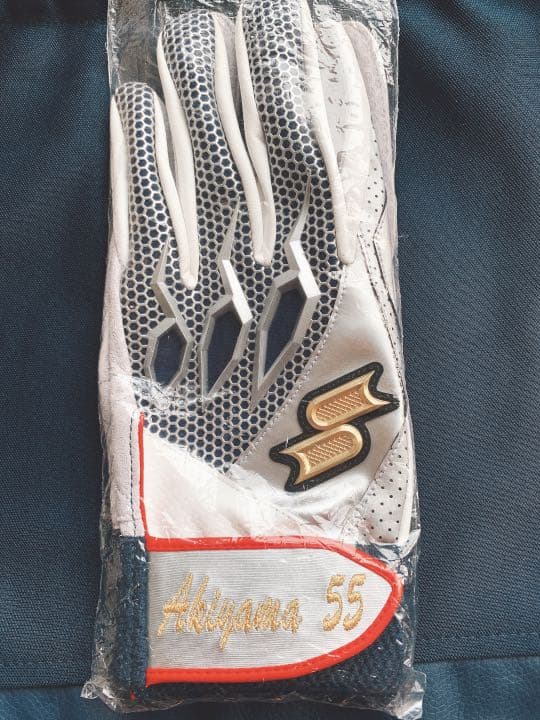 超貴重‼️新品未使用　広島東洋カープ　秋山翔吾選手　バッティング手袋