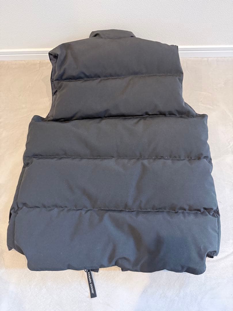 T*様 美品　  ダウンベスト　Sサイズ(日本サイズM・L