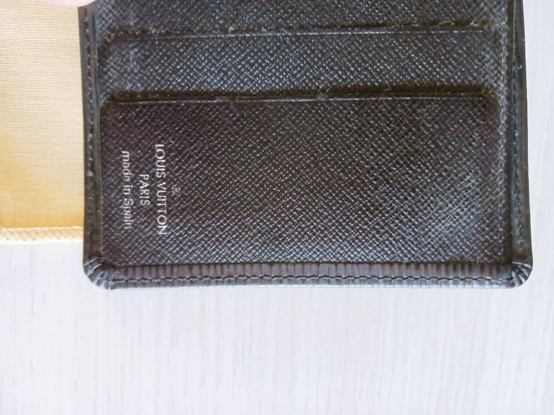 Louis Vuitton エピ　二つ折り財布 ブラック