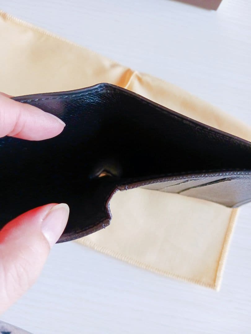 Louis Vuitton エピ　二つ折り財布 ブラック