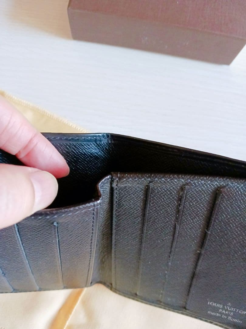 Louis Vuitton エピ　二つ折り財布 ブラック