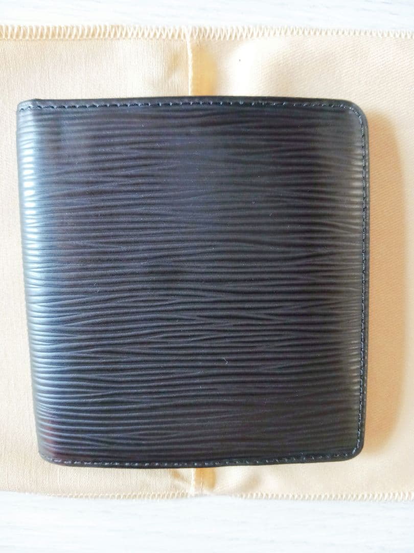 Louis Vuitton エピ　二つ折り財布 ブラック