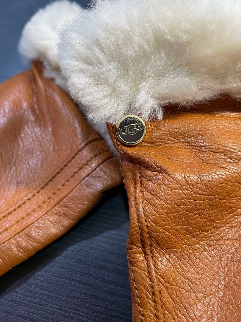 UGG（アグ）シープスキン ヴェント グローブ　手袋
