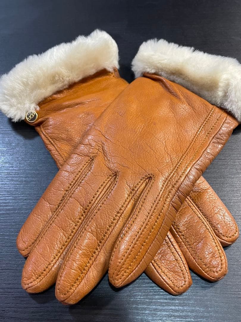 UGG（アグ）シープスキン ヴェント グローブ　手袋