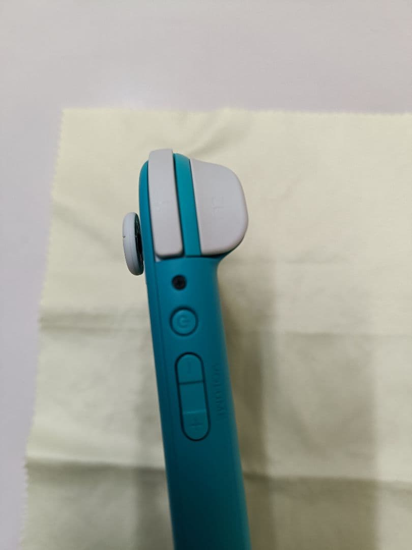 switch lite本体と電源ケーブル及びケース