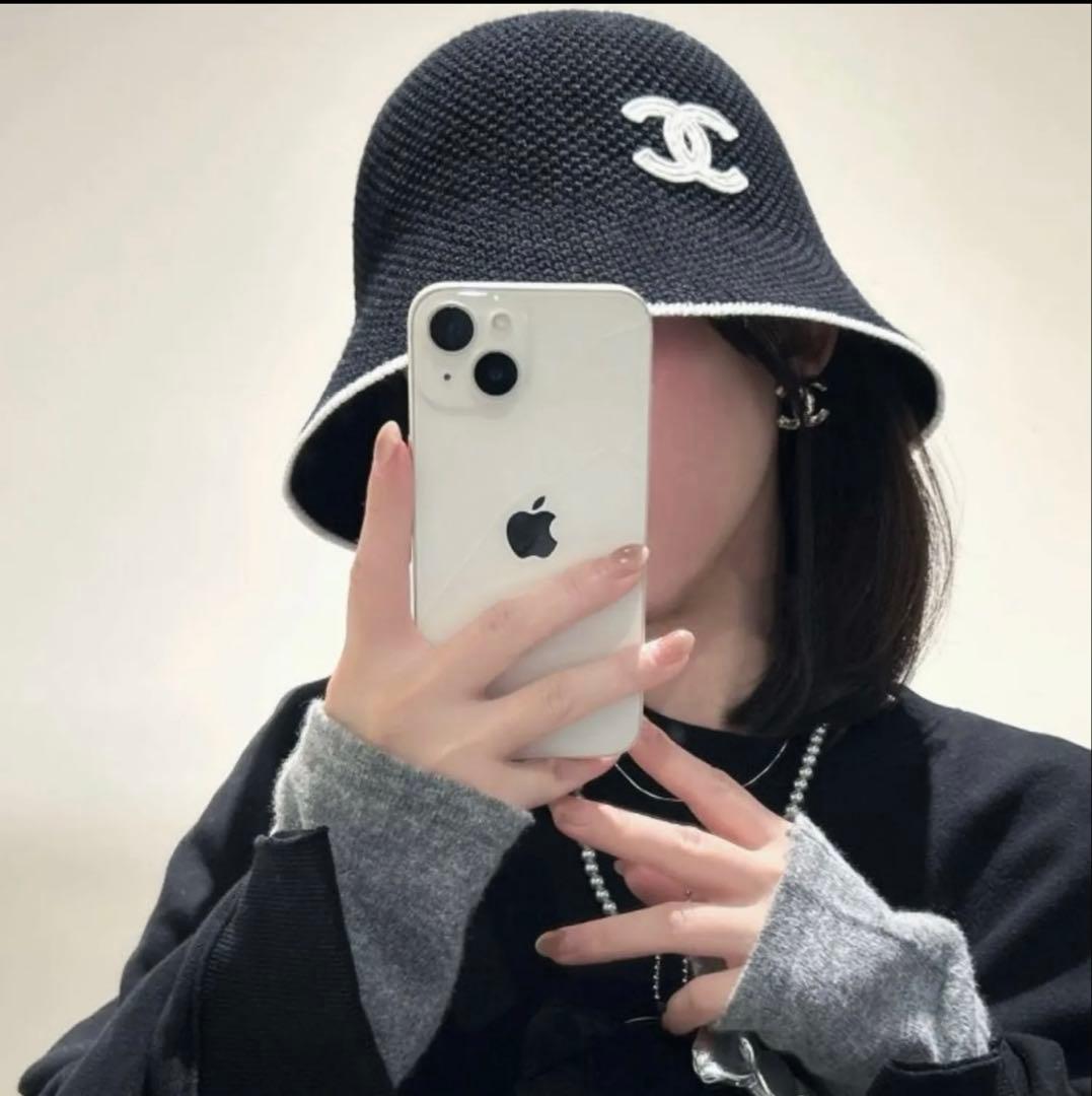 CHANEL バケットハット 黒 ホワイトロゴ2025今期