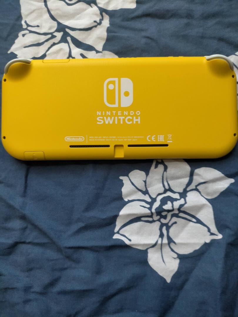 【未使用に近い】Nintendo Switch Lite イエロー本体充電器付き