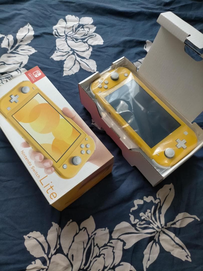 【未使用に近い】Nintendo Switch Lite イエロー本体充電器付き