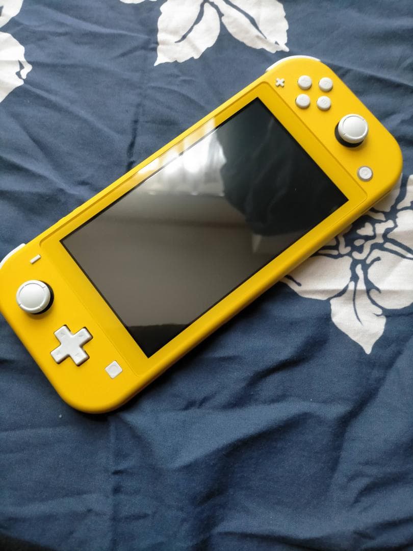 【未使用に近い】Nintendo Switch Lite イエロー本体充電器付き