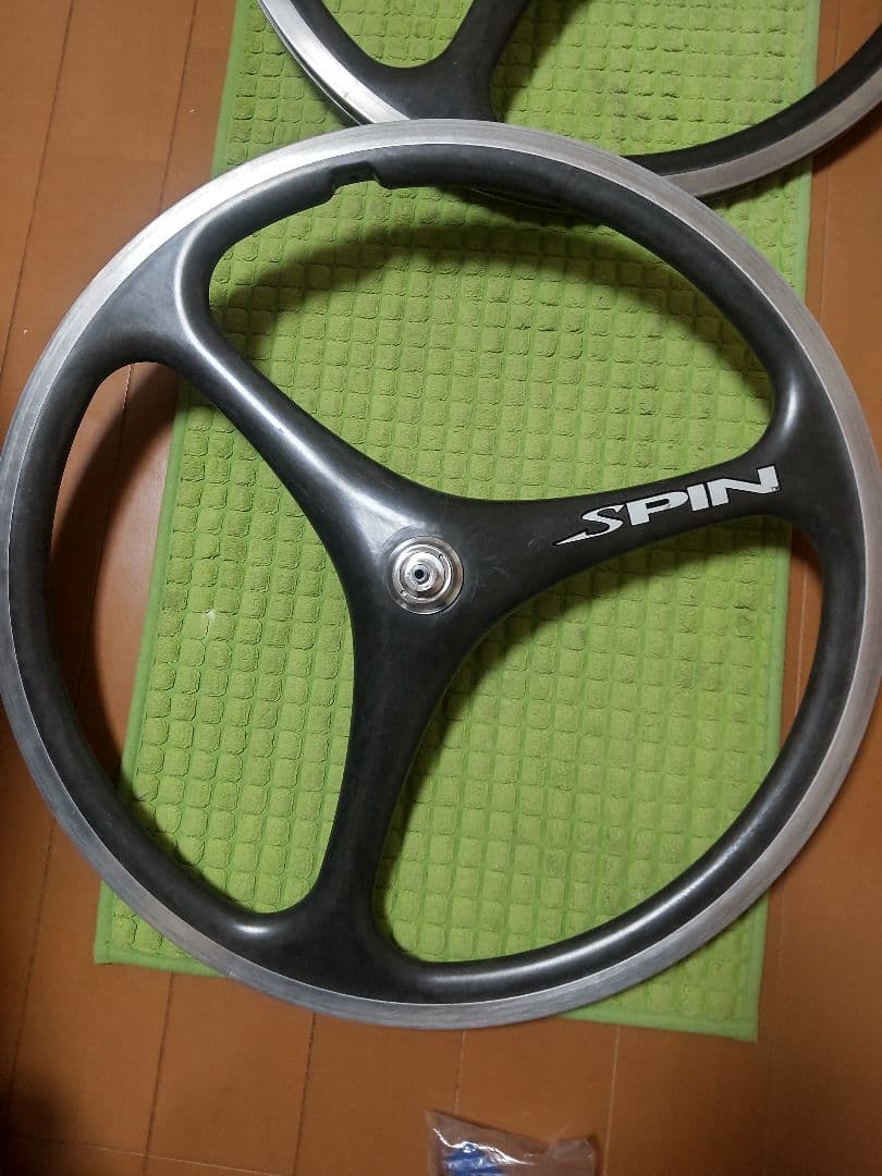 SPIN スピナジー前後カーボンホイールセット 650C？
