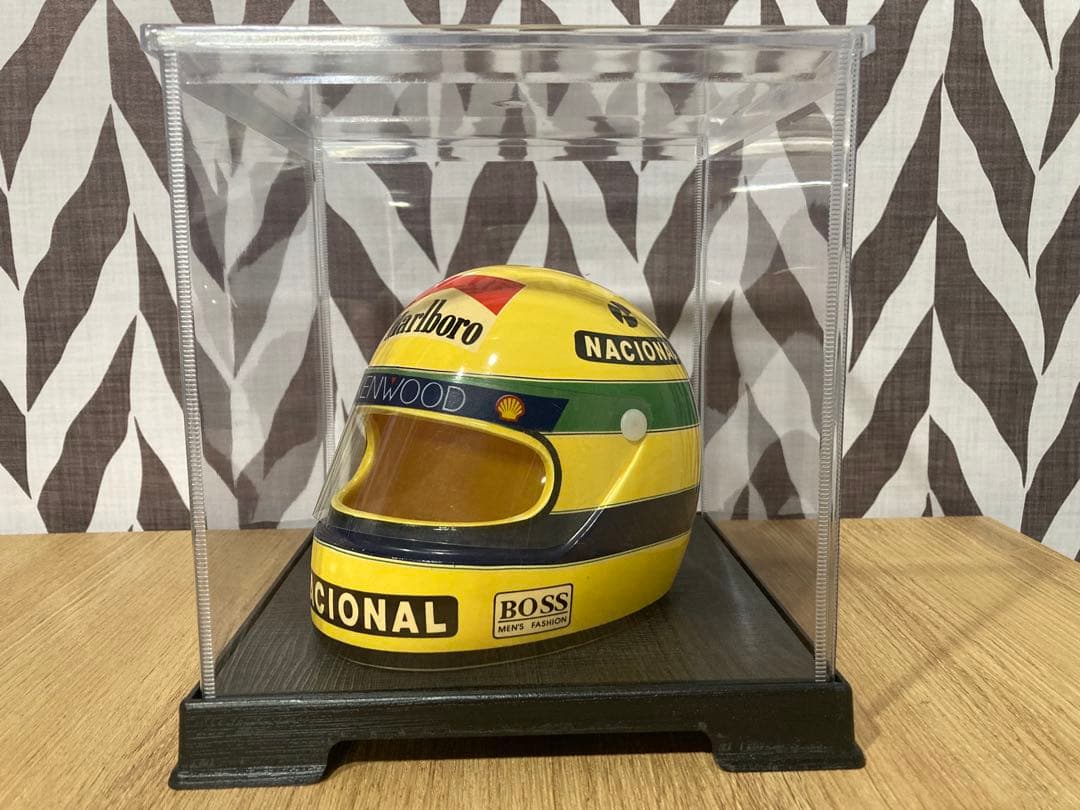 ケース付き　アイルトン・セナ　陶器製ヘルメット置物　灰皿