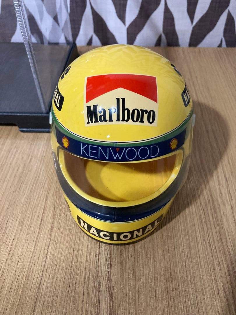 ケース付き　アイルトン・セナ　陶器製ヘルメット置物　灰皿