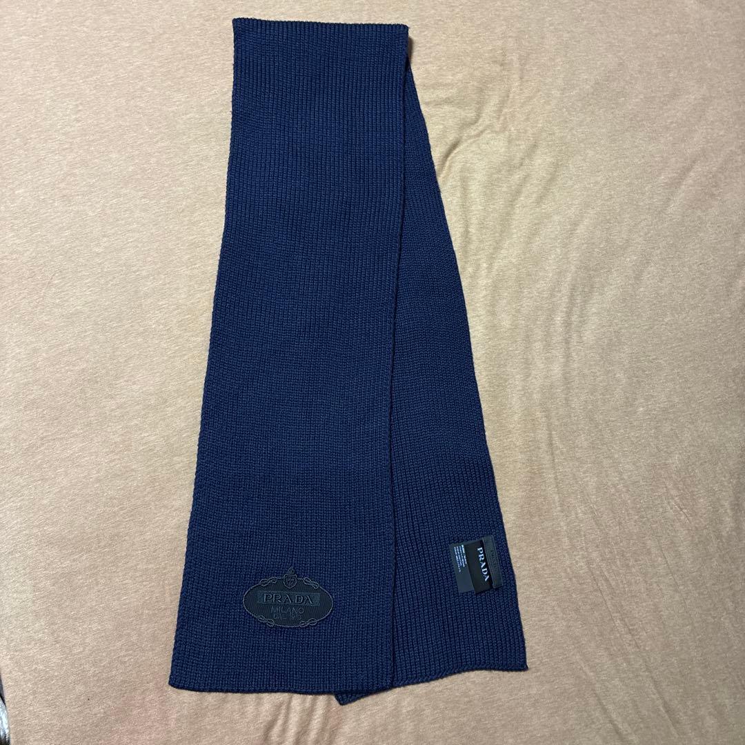 週末値下げ欲しいPRADA マフラー　ネイビー