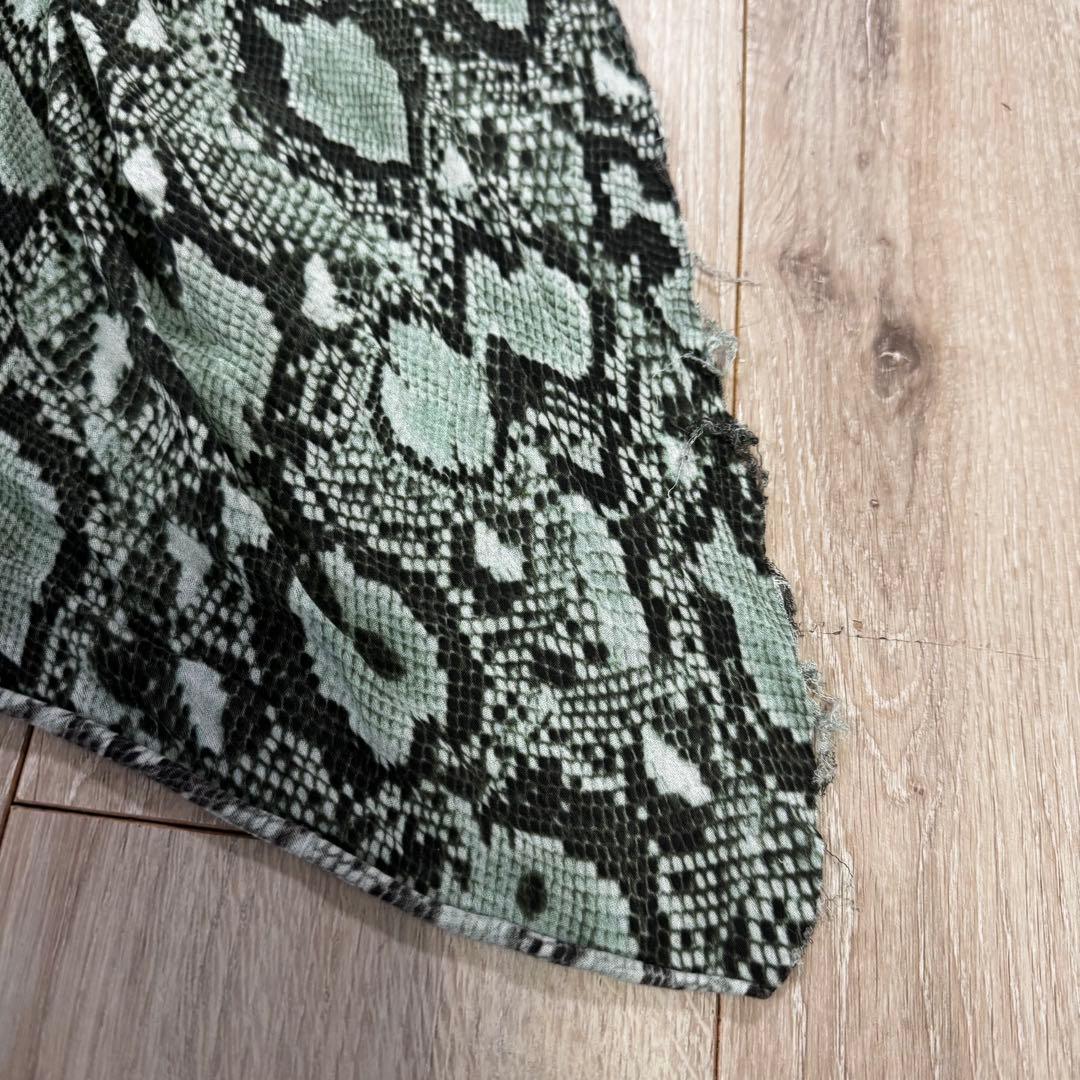 L.G.B ルグランブルー ヘビ柄グリーンタンクトップ