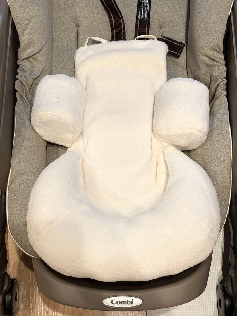 【ほぼ新品】Combi ハイローチェア 自動スイング（送料込み）