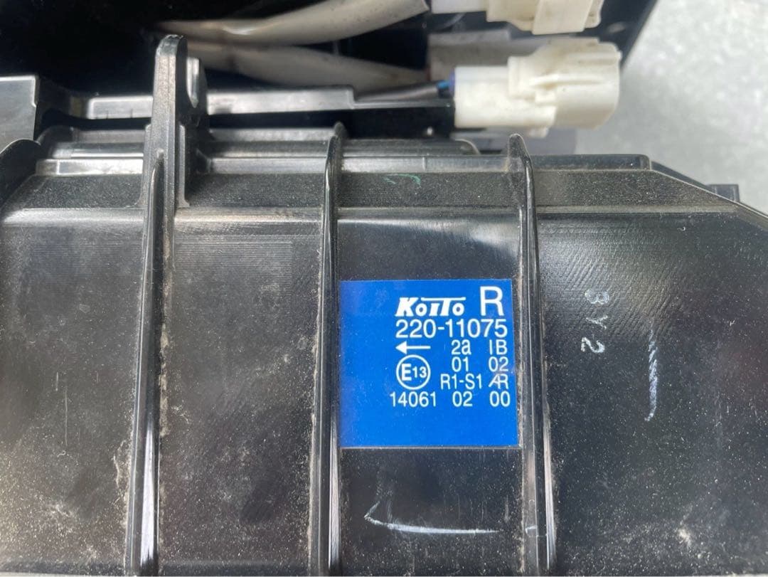 トラックテールランプ 小糸製220-11075 2個セット