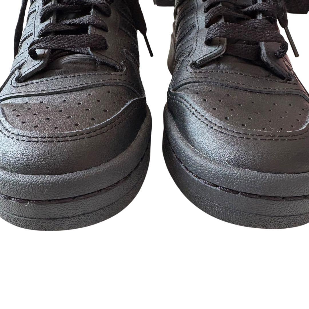 アディダス☆フォーラムミッドスニーカー バスケットボールシューズ 23.5 黒