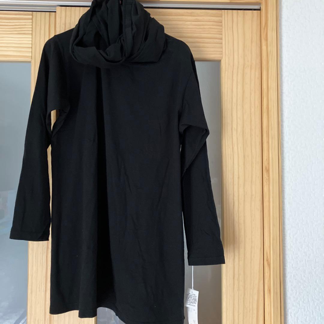 未使用　ヤッコマリカルド❣️黒の変形襟付き長袖チュニック
