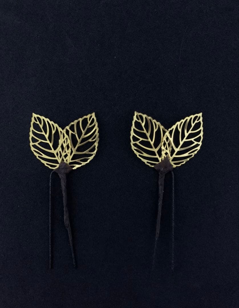 つまみ細工　髪飾り　濃いエンジ　黒　ゴールド