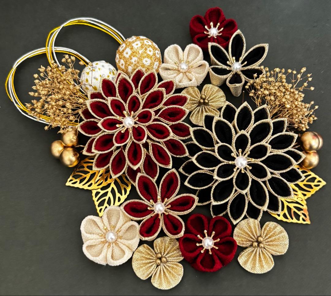 つまみ細工　髪飾り　濃いエンジ　黒　ゴールド