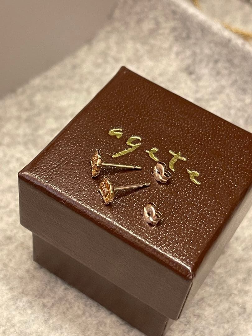 agete アガット　K10　透かし　ダイヤモンド　ピアス