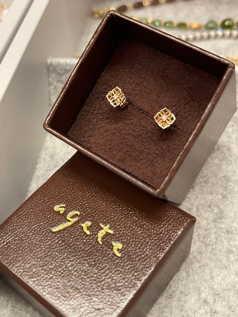 agete アガット　K10　透かし　ダイヤモンド　ピアス