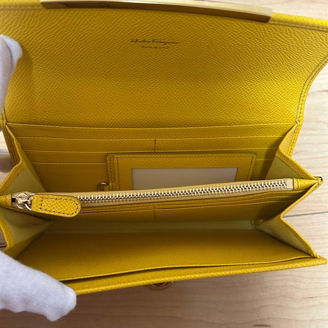 フェラガモ　長財布　イエロー