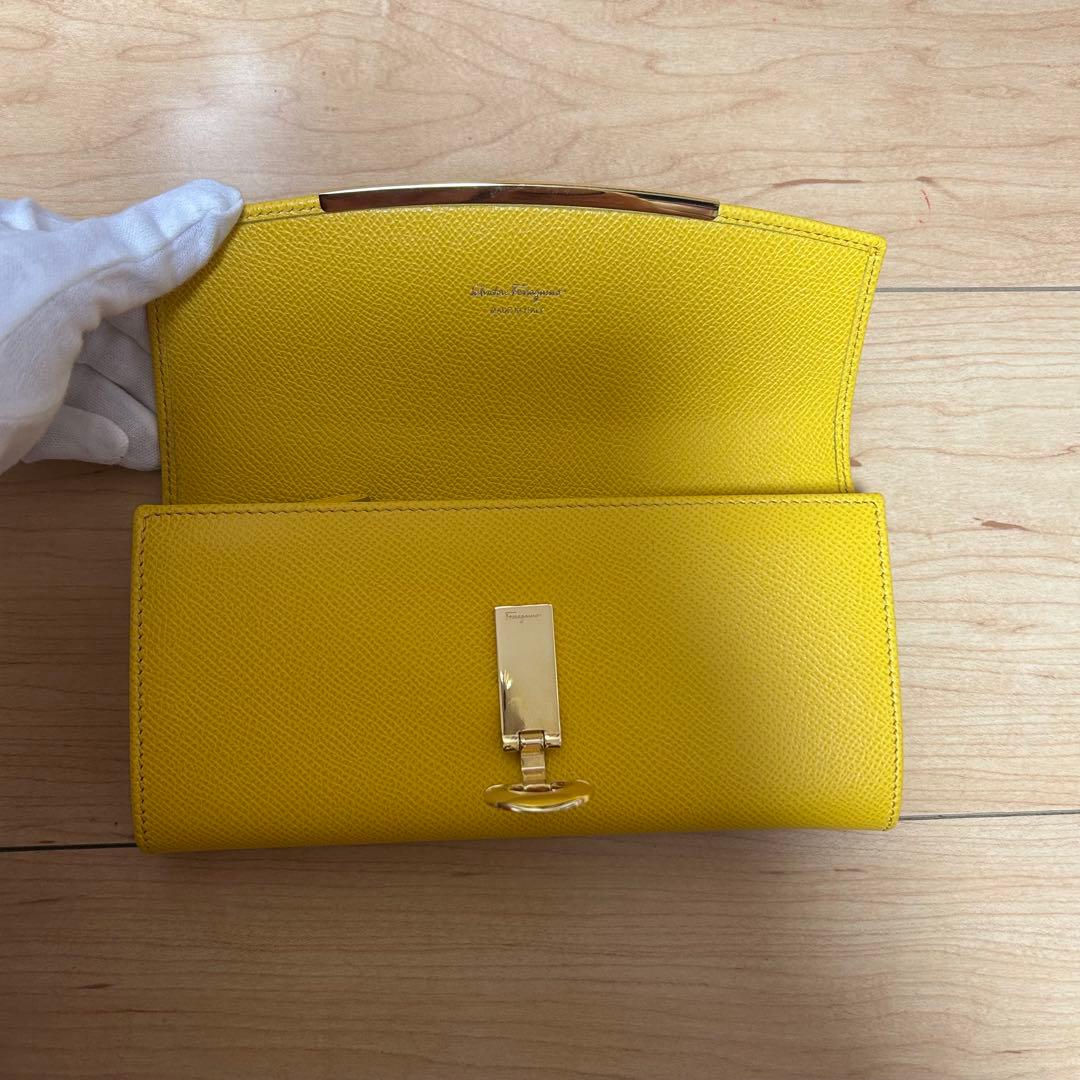 フェラガモ　長財布　イエロー