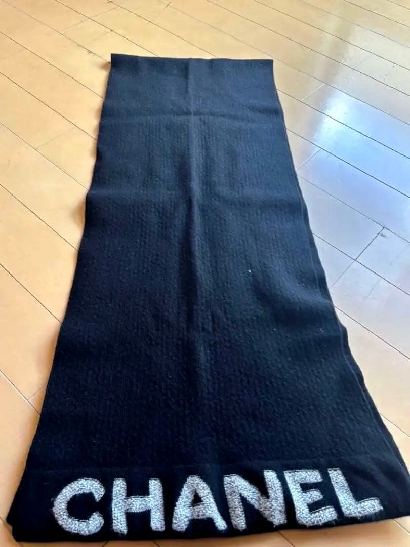 CHANEL 黒マフラー