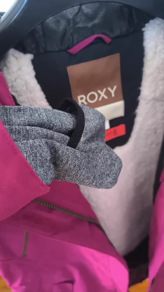 新品Roxy XSサイズ スキー スノーボード 兼用ジャッケット 女性 ロキシー